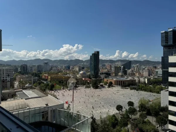 Tirane, shitet apartament 2+1 Kati 13, 139 m² 700.000 € (Qender)