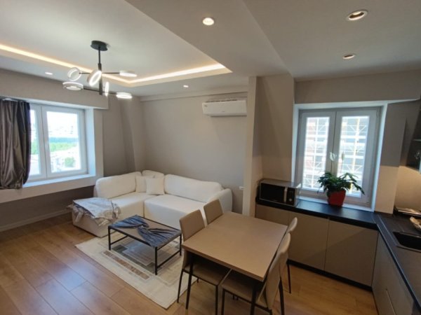 Tirane, jepet me qera apartament 1+1+Ballkon Kati 7, 70 m² 700 € (Vasil Shanto)