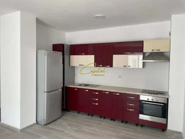 Tirane, jepet me qera apartament 3+1 Kati 3, 117 m² 450 € (5 MAJI)