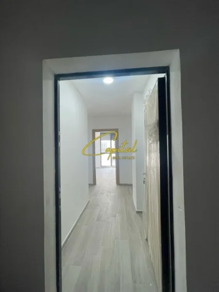 Tirane, jepet me qera apartament 3+1 Kati 3, 117 m² 450 € (5 MAJI)