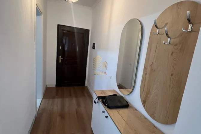 Shkembi Kavajes, shitet apartament 1+1+Ballkon Kati 2, 65 m² 76.000 € (Shkembi i Kavajes, pallat buze rruge)