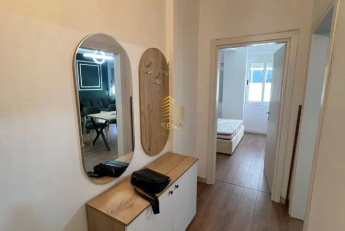 Shkembi Kavajes, shitet apartament 1+1+Ballkon Kati 2, 65 m² 76.000 € (Shkembi i Kavajes, pallat buze rruge)