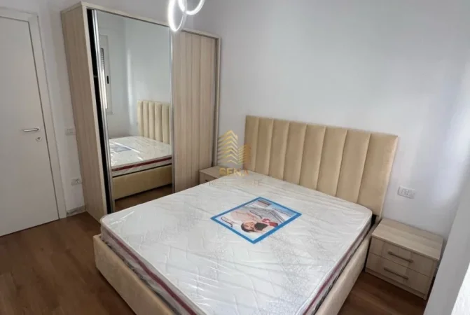 Shkembi Kavajes, shitet apartament 1+1+Ballkon Kati 2, 65 m² 76.000 € (Shkembi i Kavajes, pallat buze rruge)