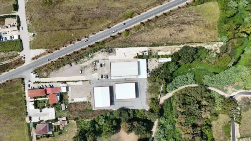 Tirane, shitet truall , 6.800 m² 1.400.000 € (rruga e rinasit)