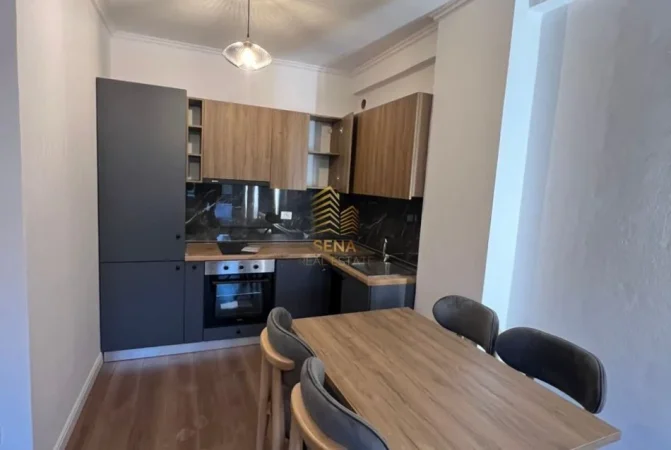 Shkembi Kavajes, shitet apartament 1+1+Ballkon Kati 6, 61 m² 73.000 € (Shkembi i Kavajes, pallat buze rruge)