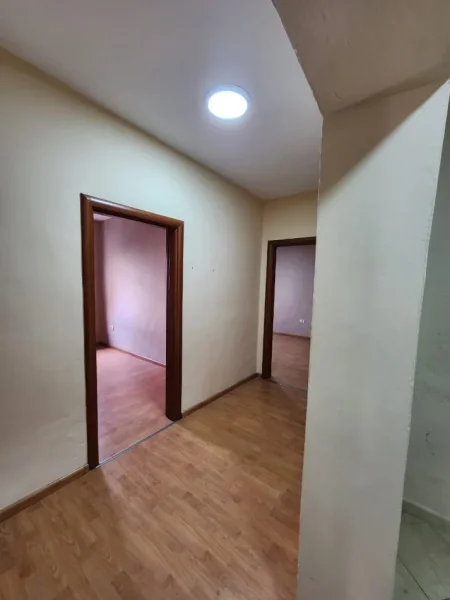 Tirane, jepet me qera apartament 2+1+Ballkon Kati 3, 88 m² (prane Gjykates se Apelit)