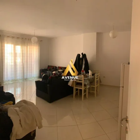 Tirane, shitet apartament 1+1+Ballkon Kati 3, 84 m² 109.000 € (konferenca e pezes)