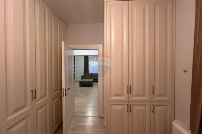 Tirane, jepet me qera apartament 3+1 Kati 3, 142 m² 1.100 € (Kopshti Botanik)