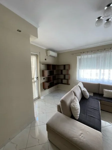 Tirane, jepet me qera apartament 2+1 Kati 3, 97 m² 450 € (fresku)
