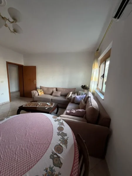 Tirane, jepet me qera apartament 2+1 Kati 5, 90 m² 500 € ( JEPET ME QERA APARTAMENT 2+1 TEK RRUGA FORTUZI NE QENDER TE TIRANES)