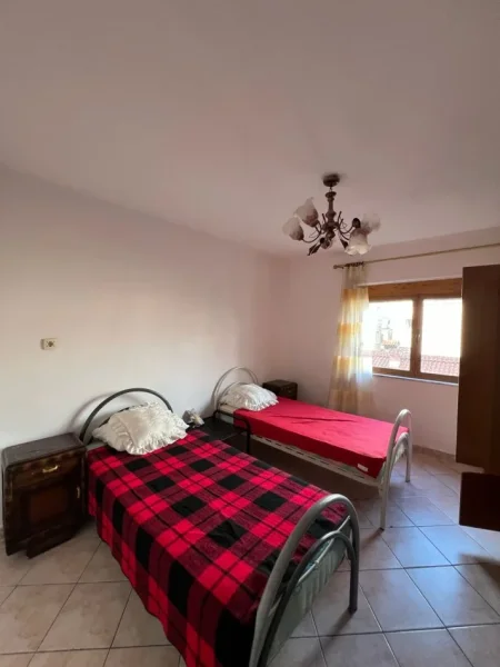 Tirane, jepet me qera apartament 2+1 Kati 5, 90 m² 500 € ( JEPET ME QERA APARTAMENT 2+1 TEK RRUGA FORTUZI NE QENDER TE TIRANES)