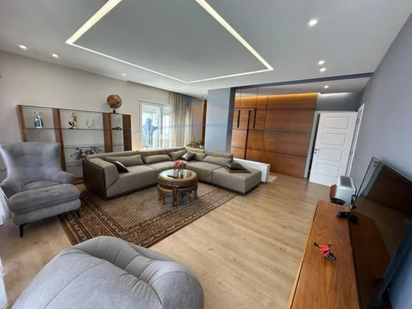 Tirane, shitet apartament 3+1+Ballkon Kati 6, 181 m² 365.000 € (Liqeni i thate)