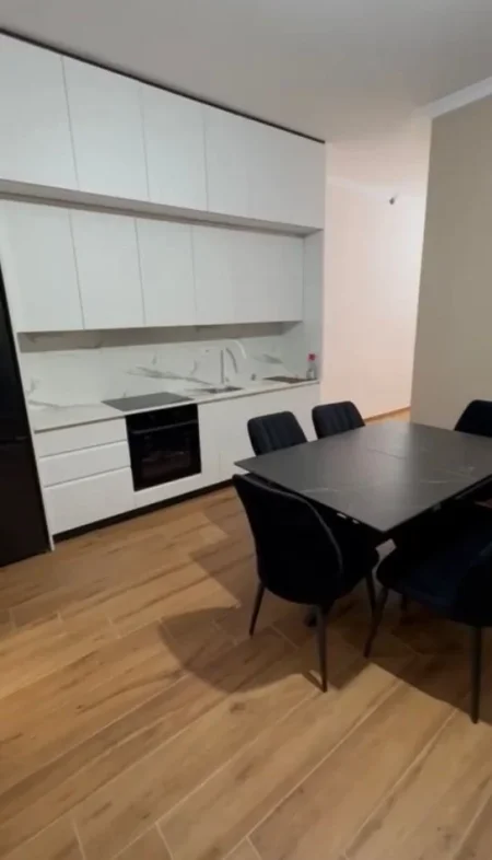 Tirane, jepet me qera apartament 2+1 Kati 10, 100 m² 35,000 leke (Kamez ( Perball Rajonit Policor )
