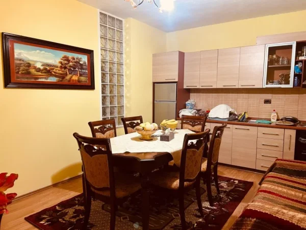 Tirane, jepet me qera apartament 2+1 Kati 2, 105 m² 500 € (Jordan Misja)