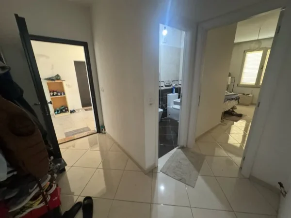 Tirane, shitet apartament 1+1 Kati 3, 84 m² 110.000 € (misto mame)