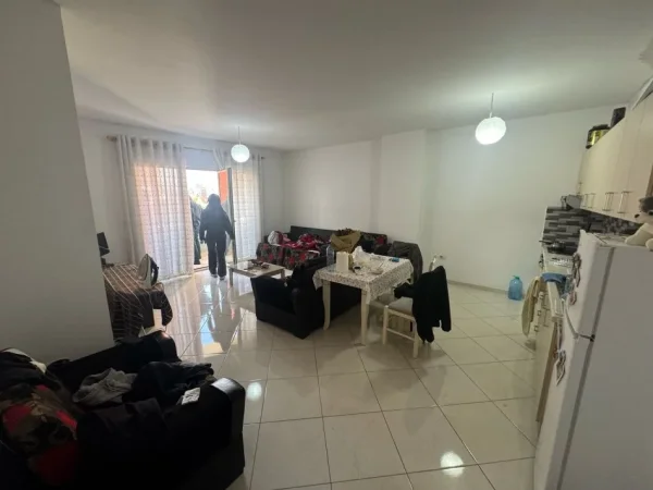 Tirane, shitet apartament 1+1 Kati 3, 84 m² 110.000 € (misto mame)