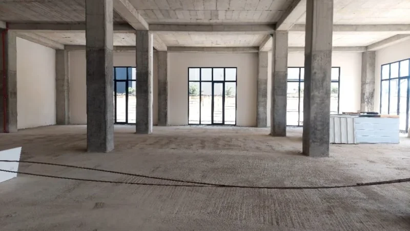 Tirane, jepet me qera magazine Kati 0, 1.000 m² 6.000 € (Autostrada Tirane Durres)