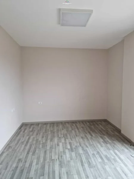 Tirane, jepet me qera zyre Kati 3, 61 m² 400 € (rruga bardhyl)