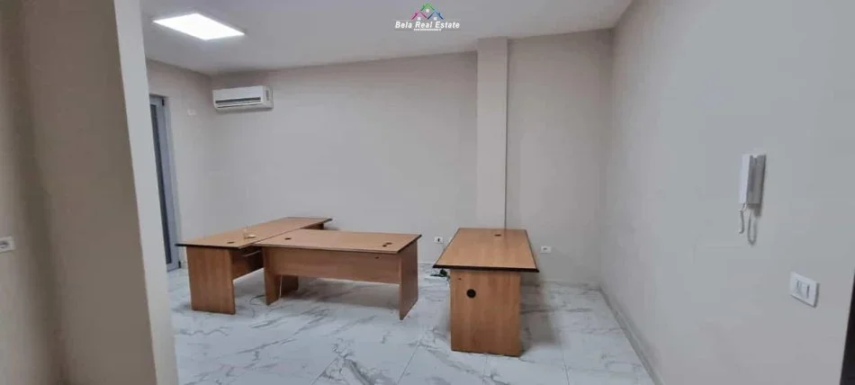 Tirane, jepet me qera zyre Kati 3, 61 m² 400 € (rruga bardhyl)