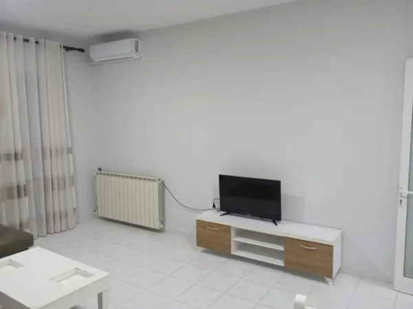 Tirane, jepet me qera apartament 2+1 Kati 2, 90 m² 60,000 leke (Komuna e Parisit, prane "Kika 2")