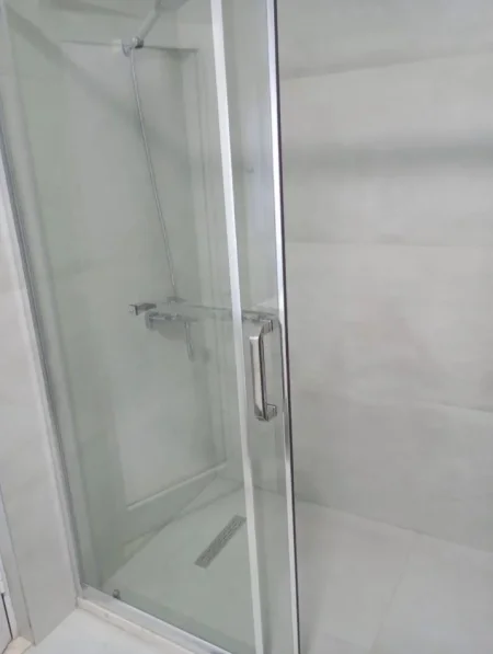 Tirane, jepet me qera apartament 2+1 Kati 2, 90 m² 60,000 leke (Komuna e Parisit, prane "Kika 2")