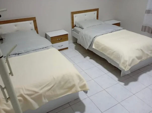 Tirane, jepet me qera apartament 2+1 Kati 2, 90 m² 60,000 leke (Komuna e Parisit, prane "Kika 2")