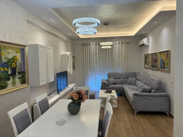 Tirane, jap me qera apartament 2+1+Ballkon Kati 4, 80 m² 600 € (bedri karapici)