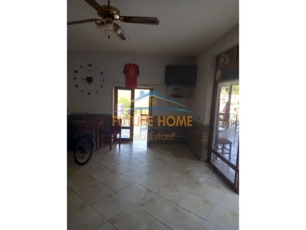 Berat, shitet lokal Kati 2, 280 m² 130.000 € (Rruga 5 Shtator ,Çorovodë)