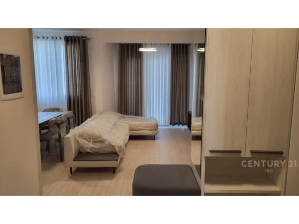 Tirane, jepet me qera apartament 2+1 Kati 4, 96 m² 700 € (River Residence)