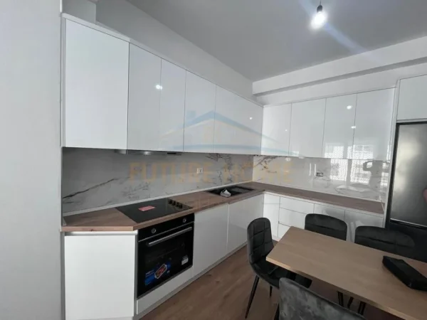 Tirane, jepet me Qira apartamet 1+1 Kati 5, 53 m² (Ali Dem)