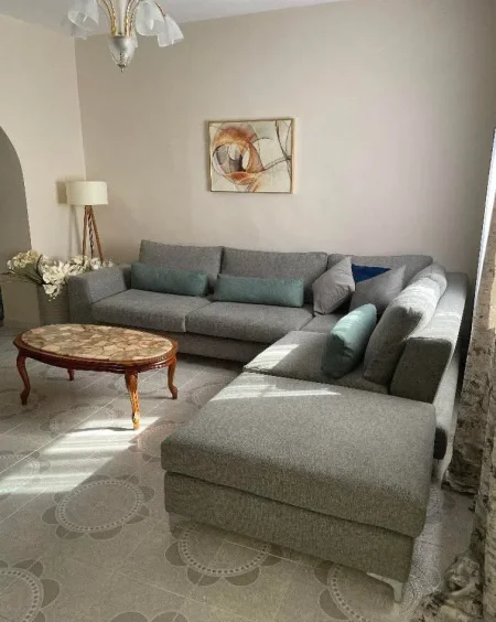 Tirane, jepet me qera apartament 2+1 Kati 1, 150 m² 850 € (Haxhi sina)