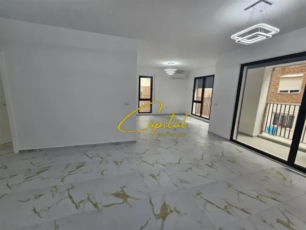 Tirane, jepet me qera zyre Kati 1, 120 m² 800 € (ISH TREGU ELEKTRIK)
