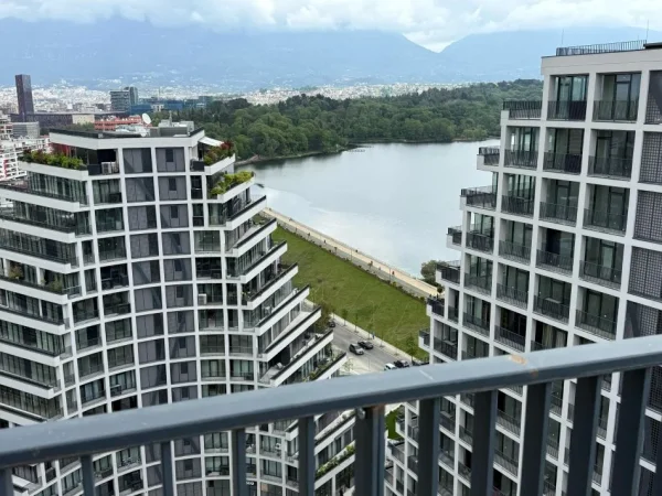 Tirane, jepet me qera ambjent biznesi Kati 15, 190 m² 5.000 € (liqeni artificial)