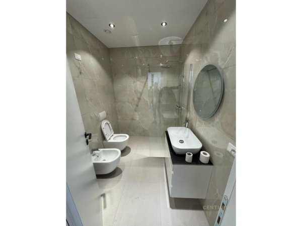 Tirane, jepet me qera zyre Kati 1, 70 m² 1.000 € (Lake View Residence)
