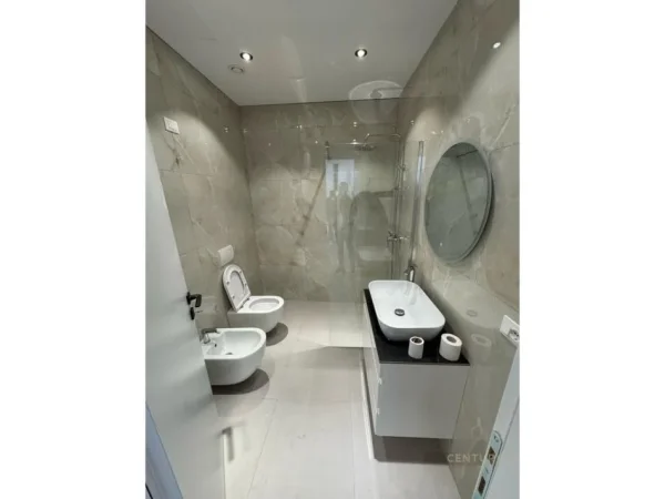 Tirane, jepet me qera zyre Kati 1, 70 m² 1.000 € (Lake View Residence)