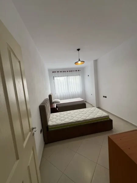 Tirane, jap me qera 2+1+Ballkon Kati 2, 90 m² 500 € (loni ligori)