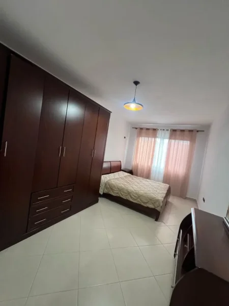 Tirane, jap me qera 2+1+Ballkon Kati 2, 90 m² 500 € (loni ligori)