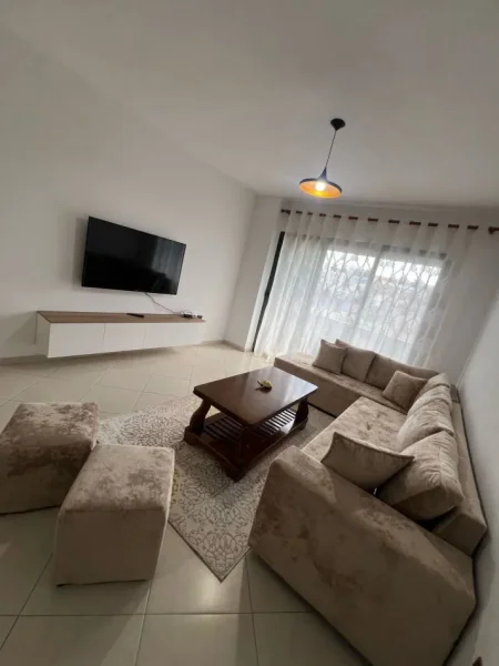 Tirane, jap me qera 2+1+Ballkon Kati 2, 90 m² 500 € (loni ligori)
