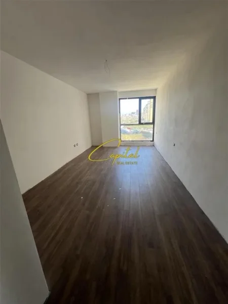 Tirane, jepet me qera zyre Kati 3, 81 m² 500 € (KOMPLEKSI TURDIU)