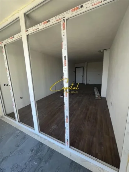 Tirane, jepet me qera zyre Kati 3, 81 m² 500 € (KOMPLEKSI TURDIU)