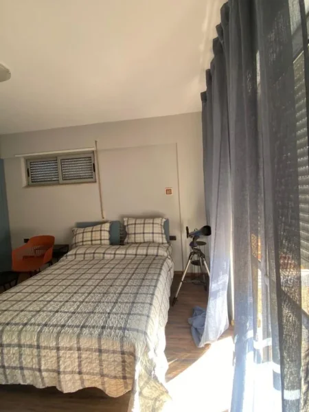 Tirane, jepet me qera apartament 2+1+Ballkon Kati 5, 120 m² 850 € (rruga hoxha tahsim)