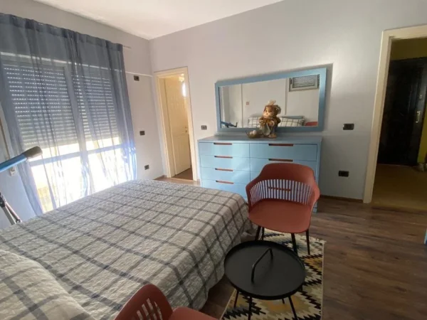 Tirane, jepet me qera apartament 2+1+Ballkon Kati 5, 120 m² 850 € (rruga hoxha tahsim)