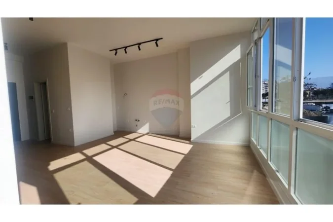 Tirane, shitet apartament 1+1+Ballkon Kati 4, 57 m² 124.000 € (BULEVARDI ZOGU I 1)