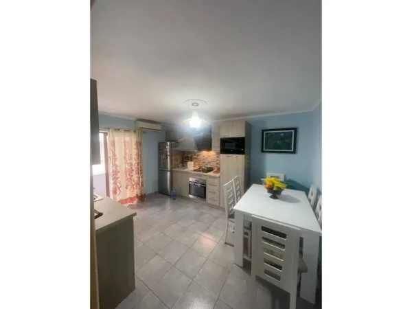Tirane, jepet me qera apartament 2+1 Kati 5, 80 m² 600 € (mine peza)