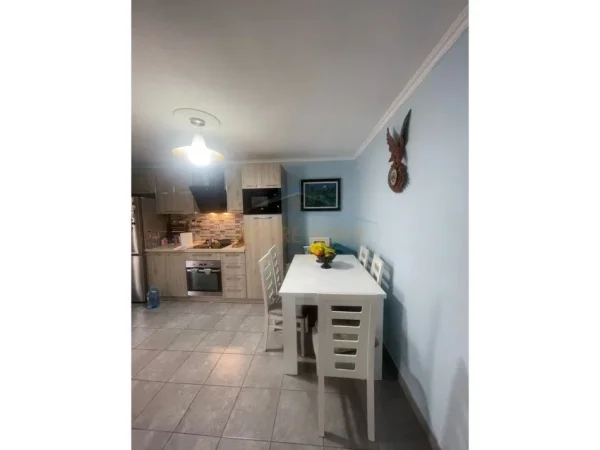 Tirane, jepet me qera apartament 2+1 Kati 5, 80 m² 600 € (mine peza)