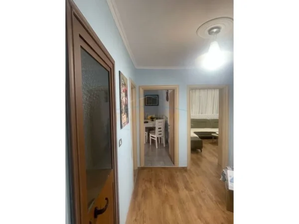 Tirane, jepet me qera apartament 2+1 Kati 5, 80 m² 600 € (mine peza)