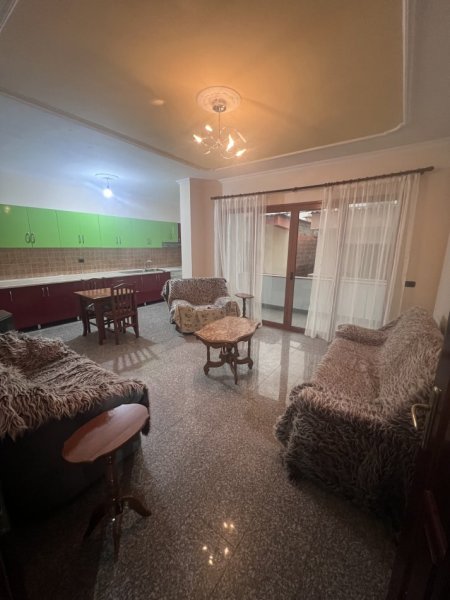 Tirane, jepet me qera apartament 2+1+Ballkon , 100 m² 350 € (Rruga Shaban duka)