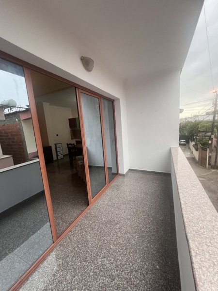 Tirane, jepet me qera apartament 2+1+Ballkon , 100 m² 350 € (Rruga Shaban duka)