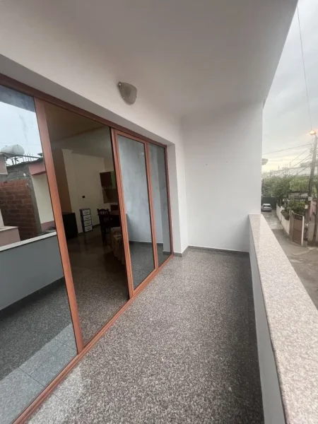 Tirane, jepet me qera apartament 2+1+Ballkon , 100 m² 350 € (Rruga Shaban duka)