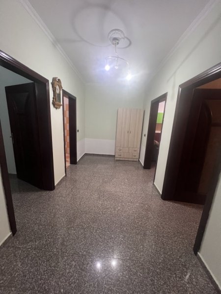 Tirane, jepet me qera apartament 2+1+Ballkon , 100 m² 350 € (Rruga Shaban duka)